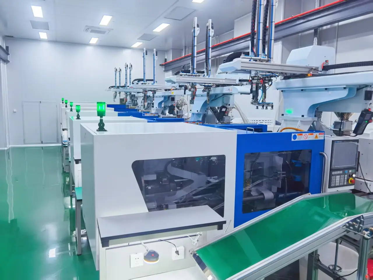 BUNSEN 100,000-class cleanroom